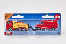 Load image into Gallery viewer, SIKU 1667 Towing vehicle with passenger car