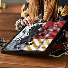 Load image into Gallery viewer, LEGO 31201 Harry Potter Hogwarts Crest