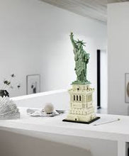 Load image into Gallery viewer, Lego Architecture Statue of Liberty 21042