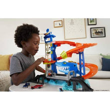 Load image into Gallery viewer, Hot Wheels Attacking Shark Escape Playset