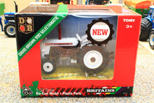Load image into Gallery viewer, Britains 43415 David Brown 990 Selecamatic Tractor 1:32
