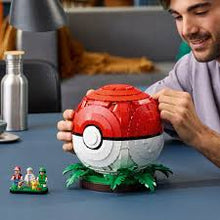 Load image into Gallery viewer, LEGO Pokémon LEGO 72154 Pokéball with Trainer Scenes
